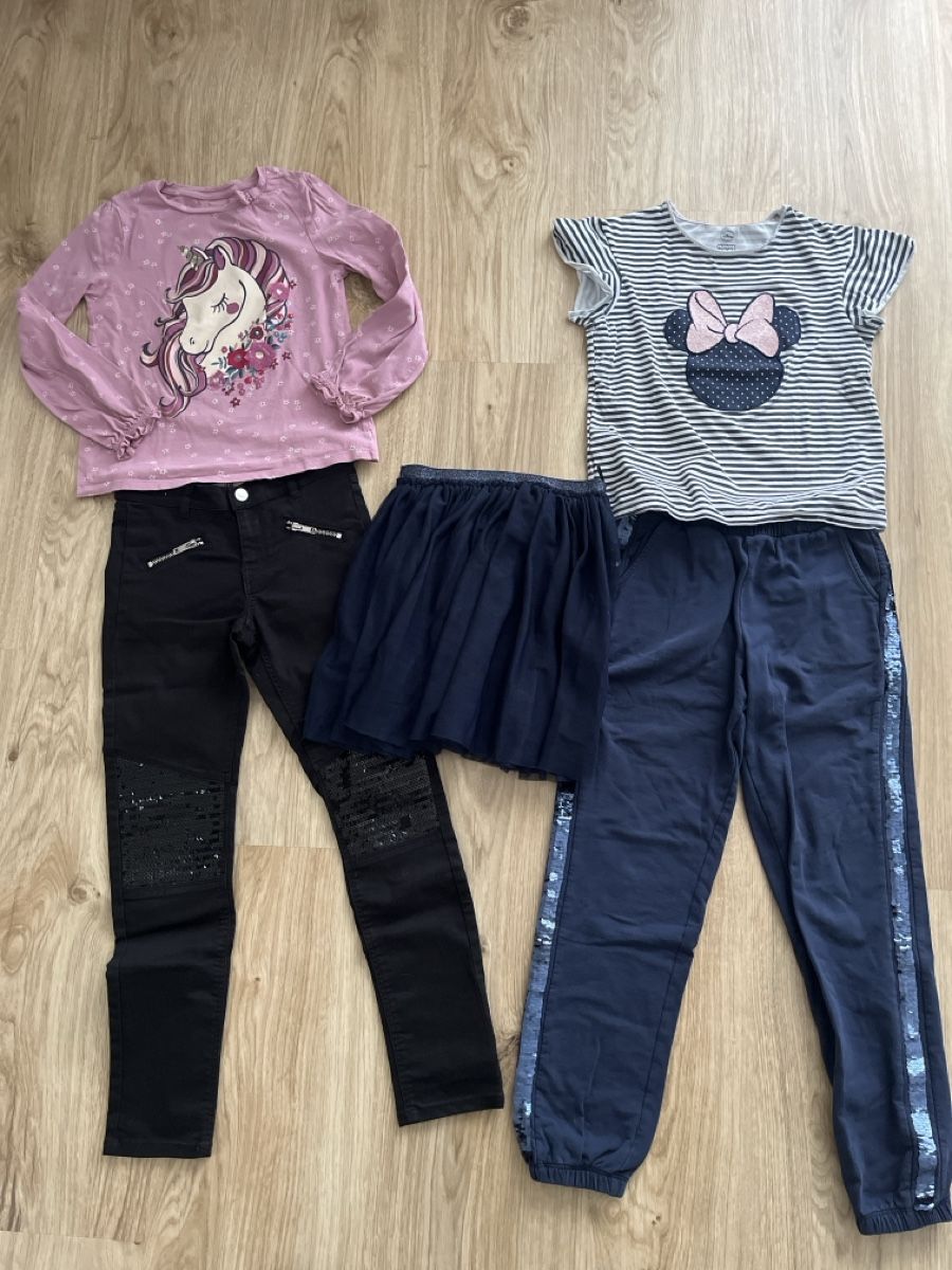 Lotti & Set di vestiti: Mädchen Kleiderpaket Gr. 140 – Usato da Herrenhof venduto da Einkaufswagen01