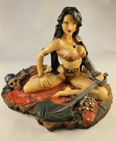 Fantasy Figur "Piratin mit Säbel"