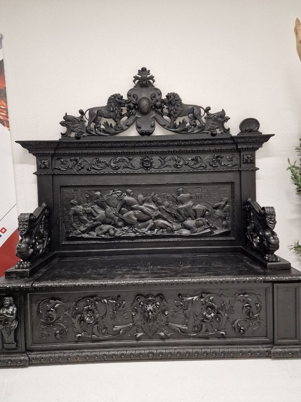 Panchine: Antik Truhenbank – Usato da Niederwangen BE venduto da HasGastrobedarf 1