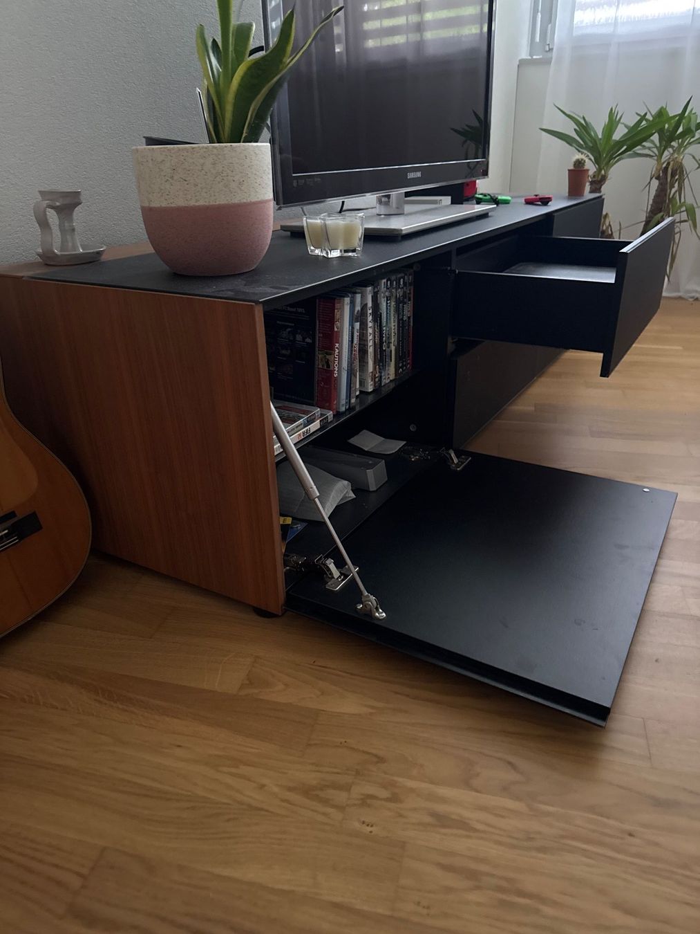 Mobili TV: TV MÖBEL / SIDEBOARD / SCHWARZ,HOLZLOOK – Usato da Reinach BL venduto da NoName145 1