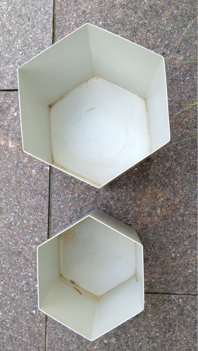 Ferm living Vasi per fiori: Ferm Living Hexagonal Pot inkl Plant Stand – Usato da Zürich venduto da k4zh 7