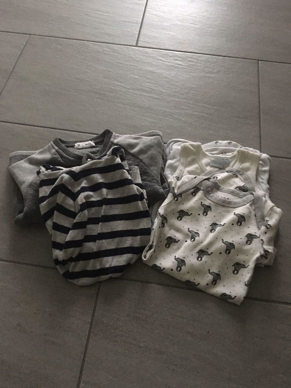 Lotti & Set di vestiti: Kleider Paket Junge Größe 86/92 – Usato da Adliswil venduto da rossoelmare 3