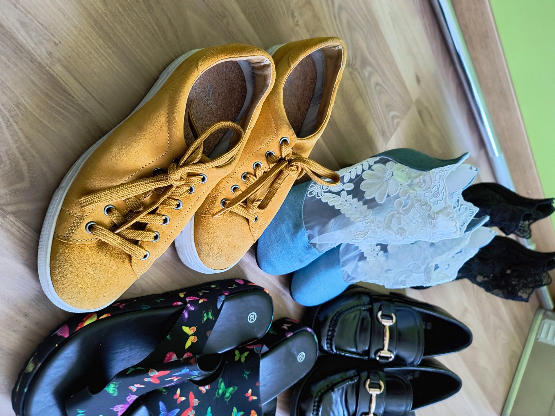 Scarpe da donna: Schuhpaket Gr. 38 – Usato da Uetendorf venduto da Gerson1 1