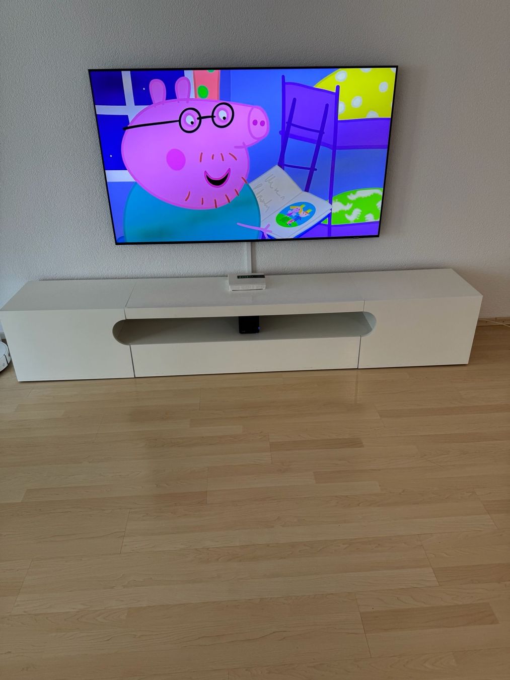 Mobili TV: TV lowboard – Usato da Steinmaur venduto da DS89