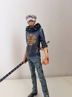 Figurine trafalgar D law ( one piece ) 