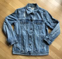 Jeansjacke Grösse M von Gap (Destroyed Look)