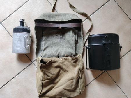 Schweizer Armee Militär Brotsack mit Gamelle und Feldflasche
