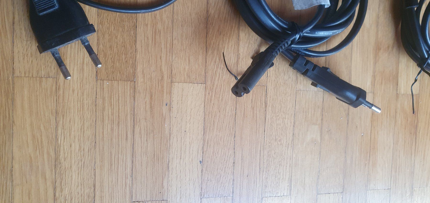 Cavi: Diverse Stromkabel mit Apparatestecker + FlachsteckerCH/D/GB – Usato da Schliern b. Köniz venduto da Evivo 5