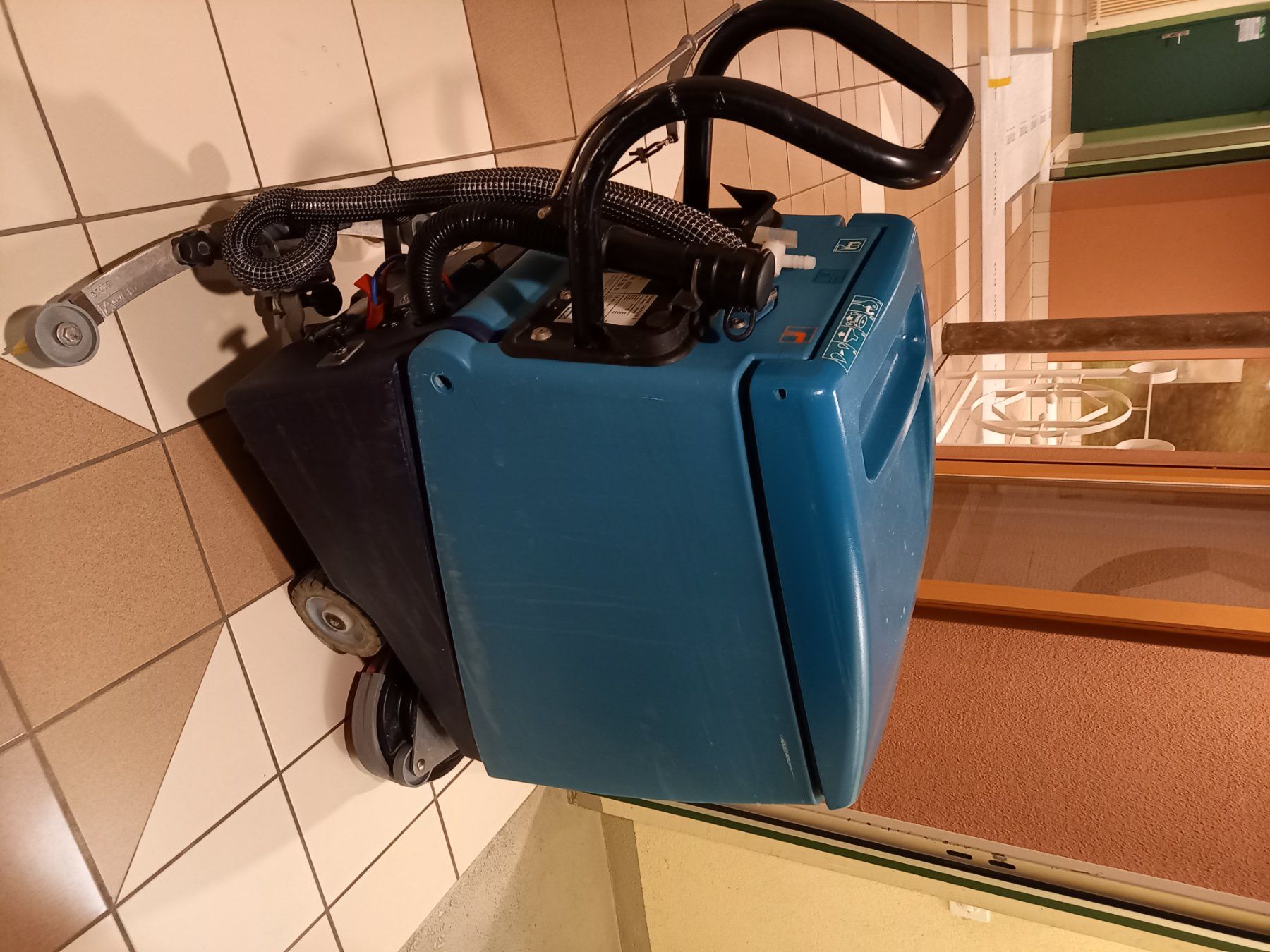 Wetrok Tutte le macchine: Autolaveuse Wetrok – Usato da NYON venduto da alves02 1