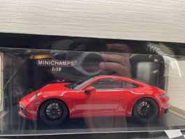 Porsche 911 Carrera 4 GTS Minichamps 1:18 Rot, Neu! OVP
