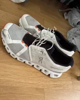 On cloud Running Laufschuhe weiss grau gebrauchter Zustand