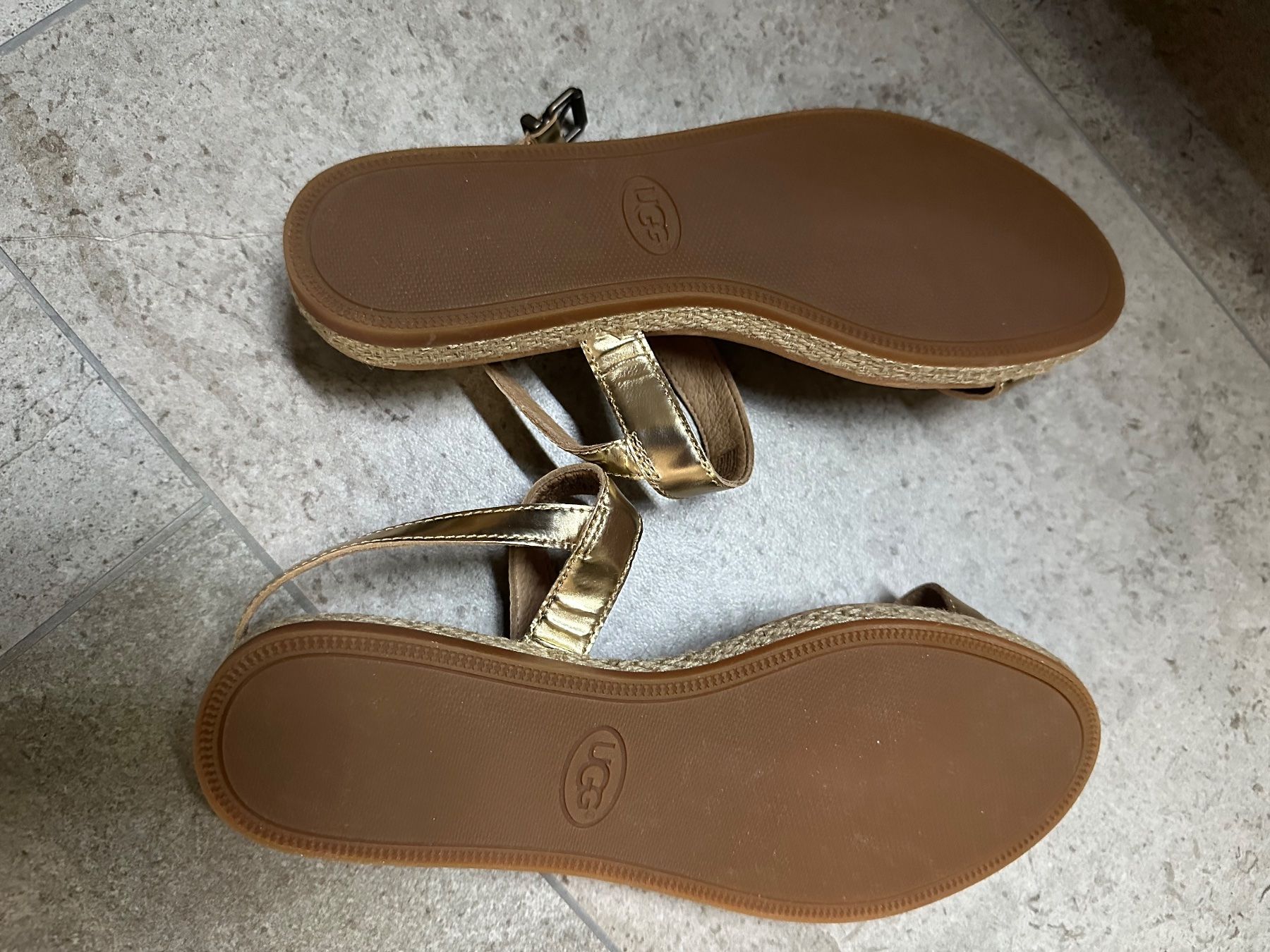 Ugg Scarpe da donna: Ugg sandals 37 – Nuovo e nell'imballaggio originale da Ebikon venduto da nat_jzh5 3