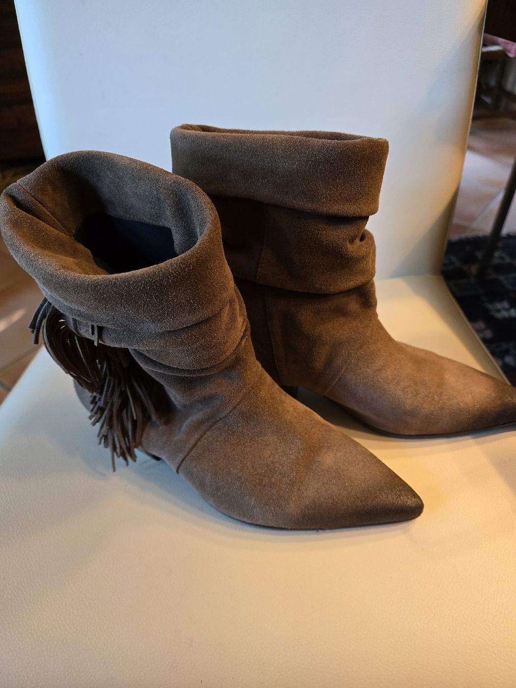 Chaussures femmes: Superbes bottines en daim – Neuf (Voir description) à Crassier par Mimikaki