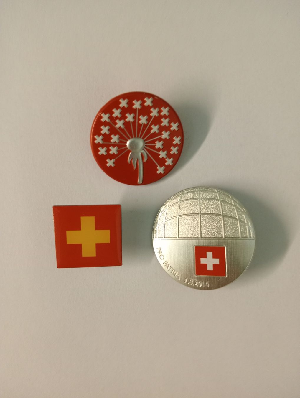 Swiss Placchette & Badge: Lot von 3 Schweizer 1. Augustabzeichen Pro Patria – Usato da Allschwil venduto da Evgeniia78