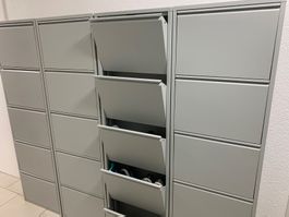 Meuble à chaussures gris 4 tiroirs bon état
