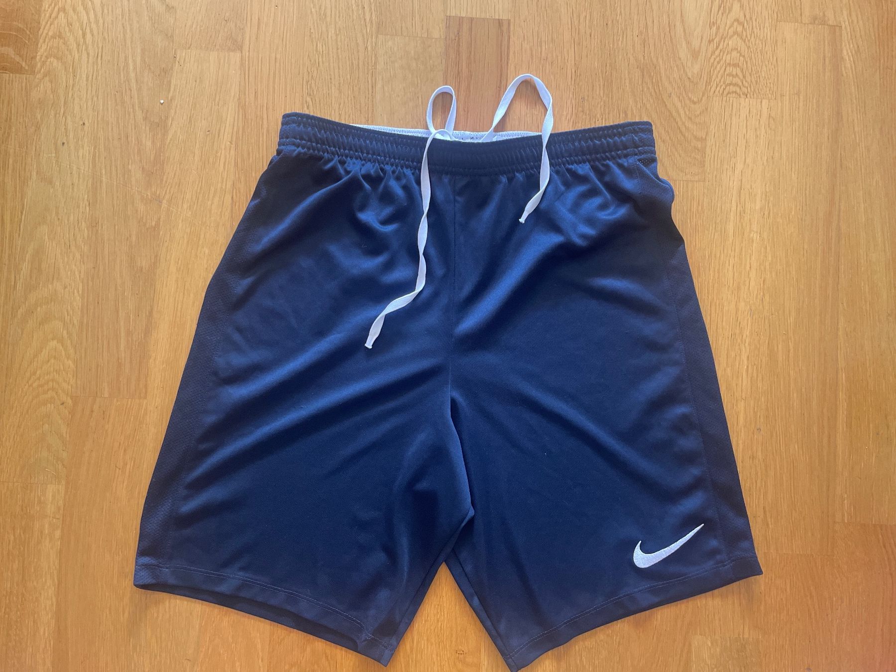 Nike Pantaloni: Nike Shorts – Usato da Zürich venduto da ele_n2mn
