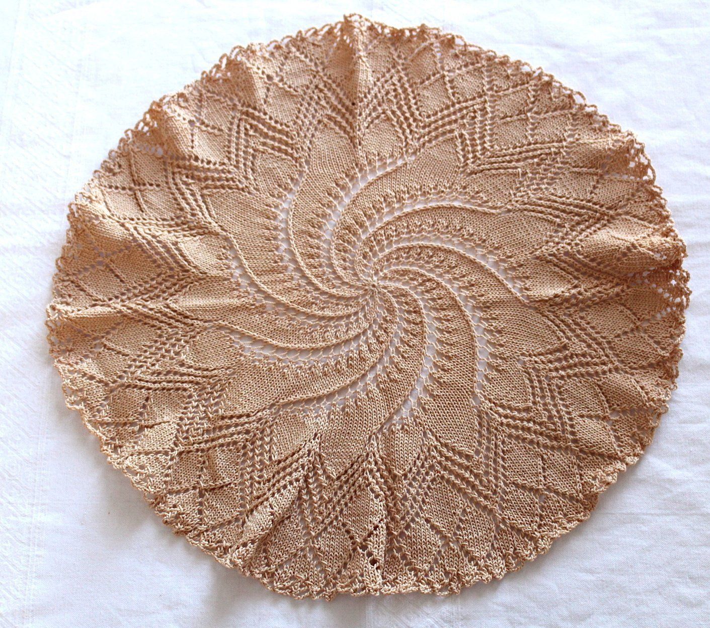 Sonstige Tischwäsche: Tischwäsche beige, Durchmesser ca. 32 cm. – Gebraucht aus Locarno von fripui 1