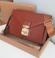 Louis Vuitton Epi Sellier Dragonne Clutch Epi Leder Cognac