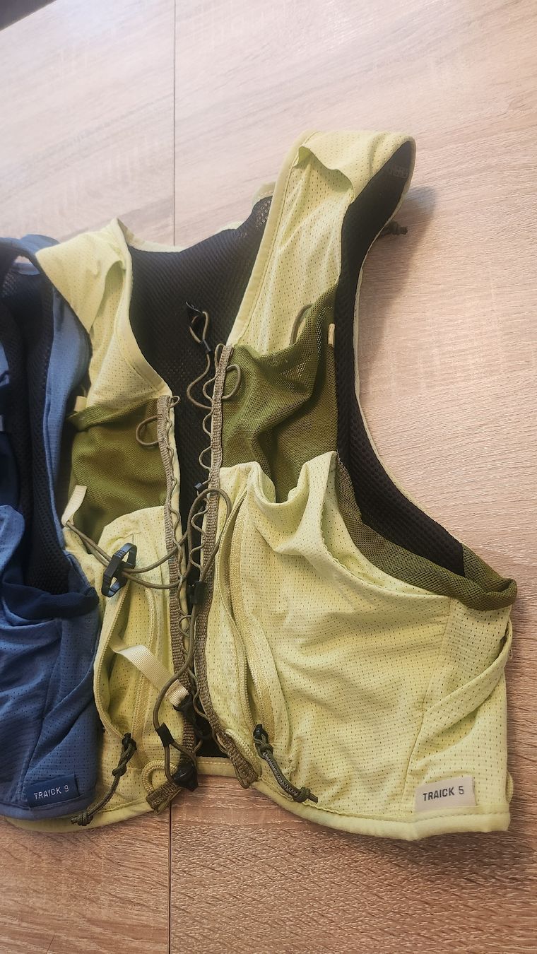 Deuter Zaini: Deuter Trailrunning Westen Traick 5 und 9 – Usato da Gelterkinden venduto da Jfritz83 2