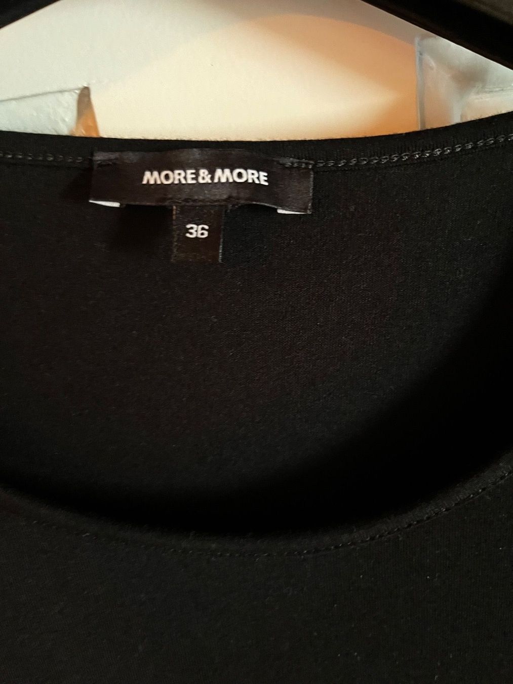 Top: More & More - élégant top noir à volants 36 – Nuovo (secondo la descrizione) da Pully venduto da Artemisya 2