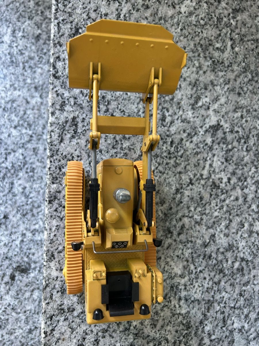 Caterpillar Kit di modellismo & Modellini statici: Caterpillar 941 , 1:24 , NZG – Usato da Horw venduto da Tigercat635 4