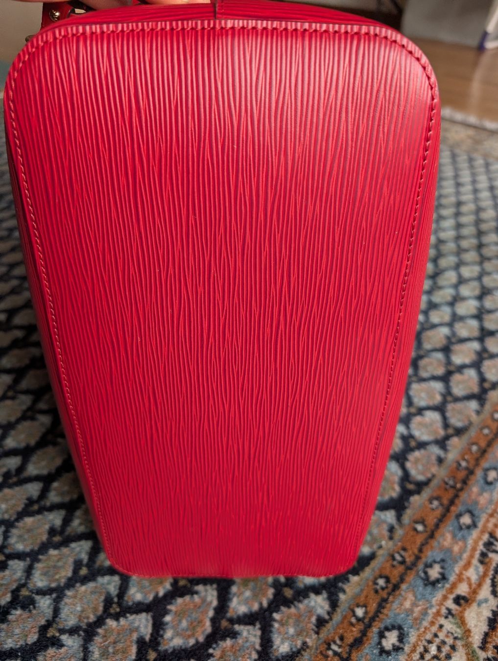 Louis Vuitton Taschen für Damen: Louis Vuitton Red Epi Leather Neverfull Bag + Pouch – Neu (gemäss Beschreibung) aus Glis von livespringly 3