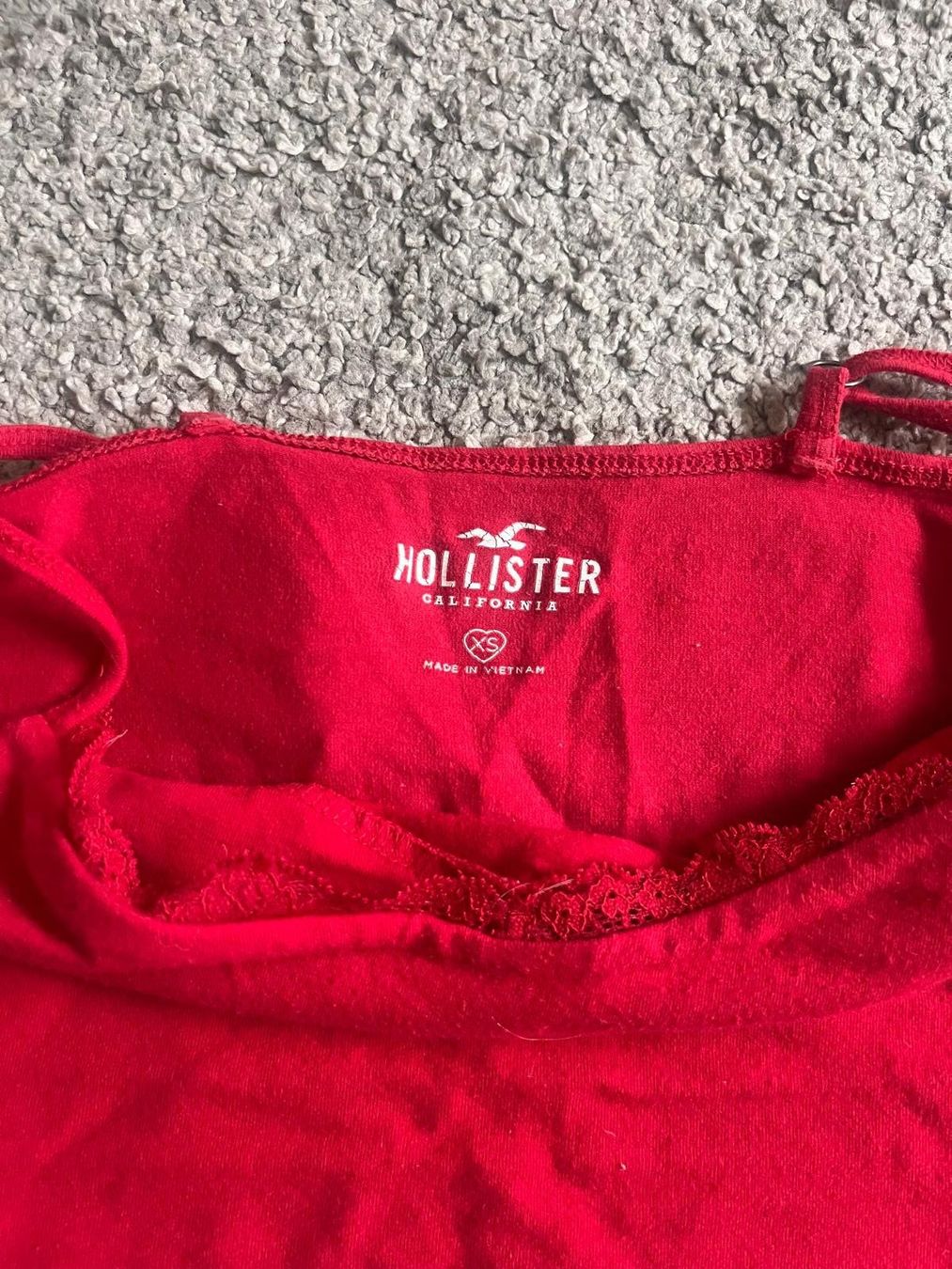 Top: Hollister Top – Nuovo (secondo la descrizione) da Steffisburg venduto da ria_8kvp 1
