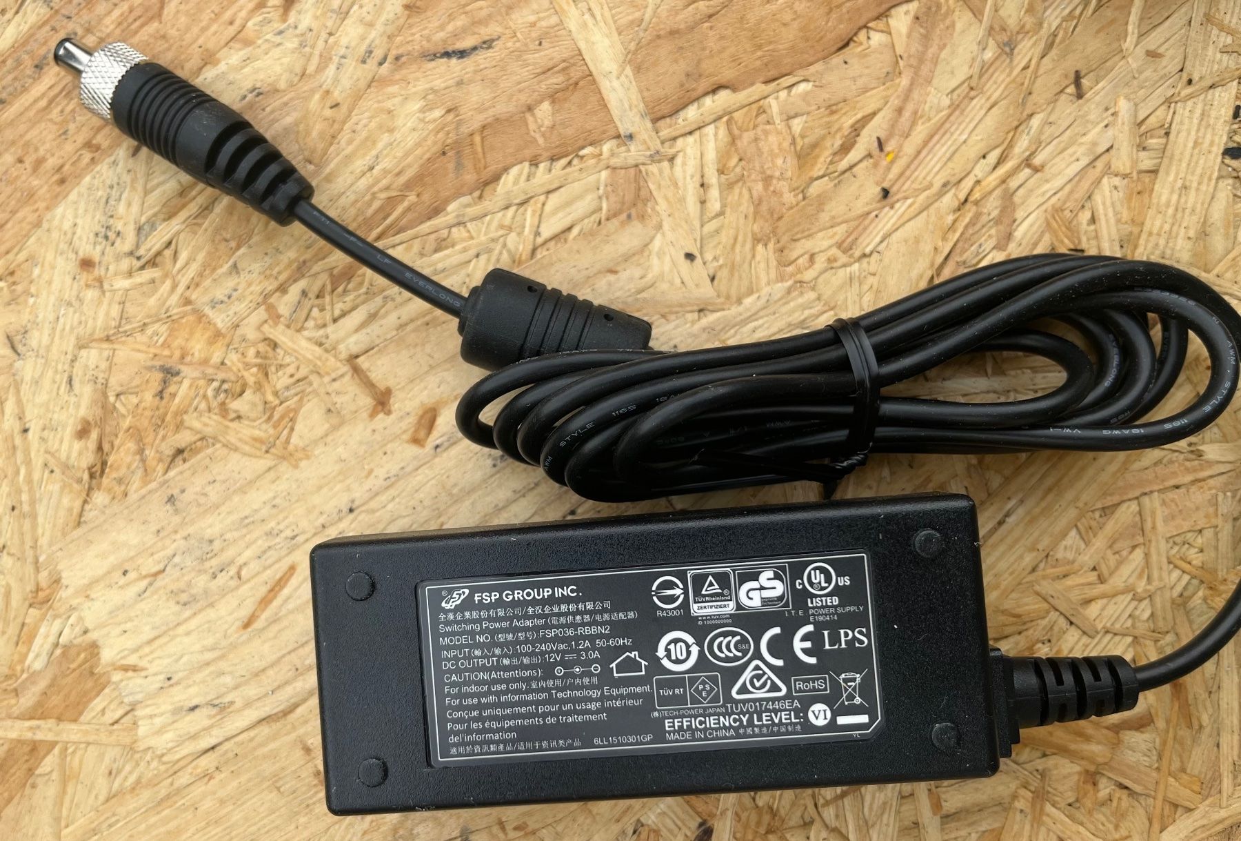 Componenti elettronici: Alimentation 12V-3A – Nuovo (secondo la descrizione) da Delémont venduto da Cannonus 1