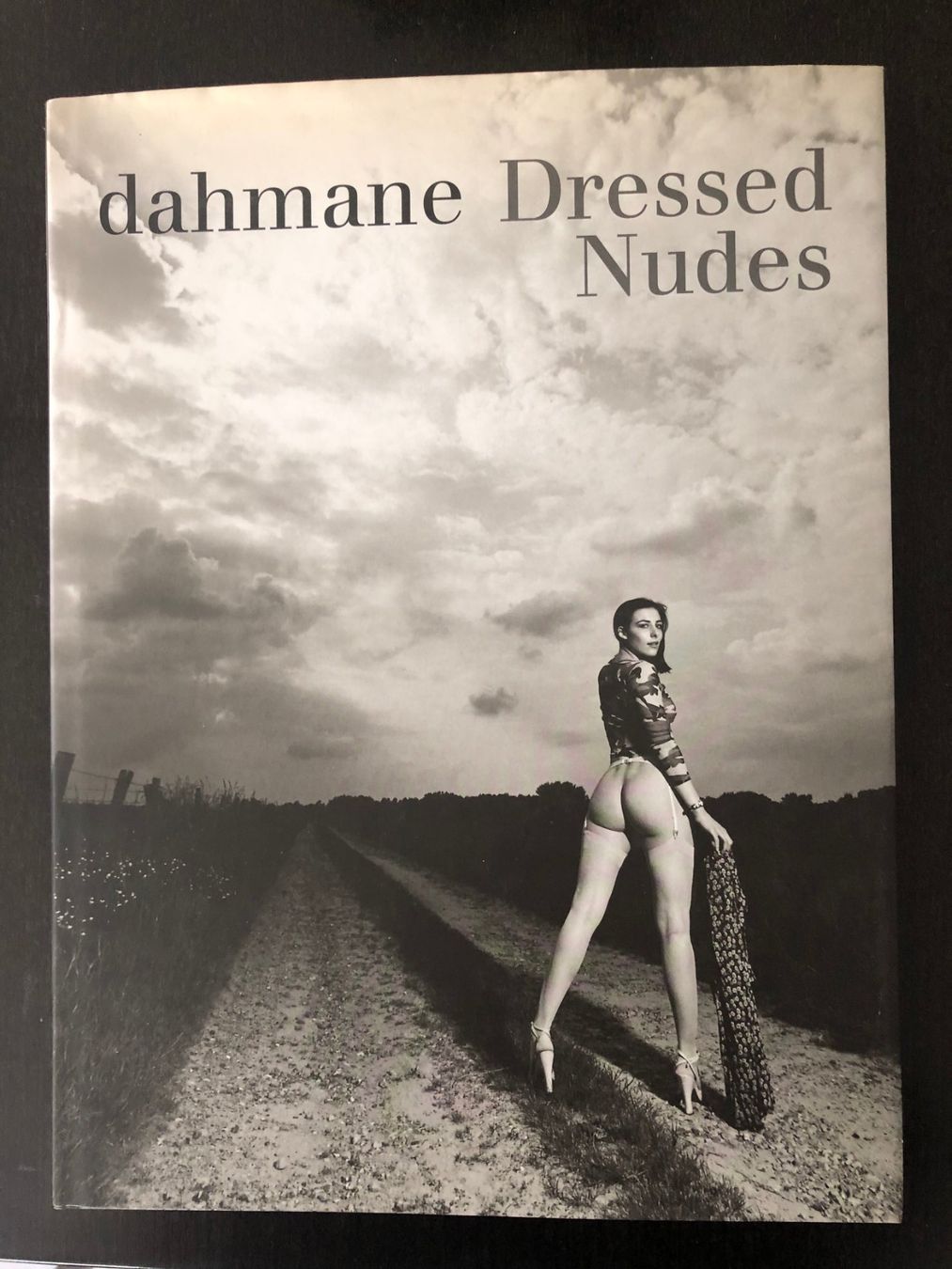 Libri: Dahmane Dressed Nudes  / Akt / Erotik – Usato da Pfäffikon ZH venduto da Waltoversand