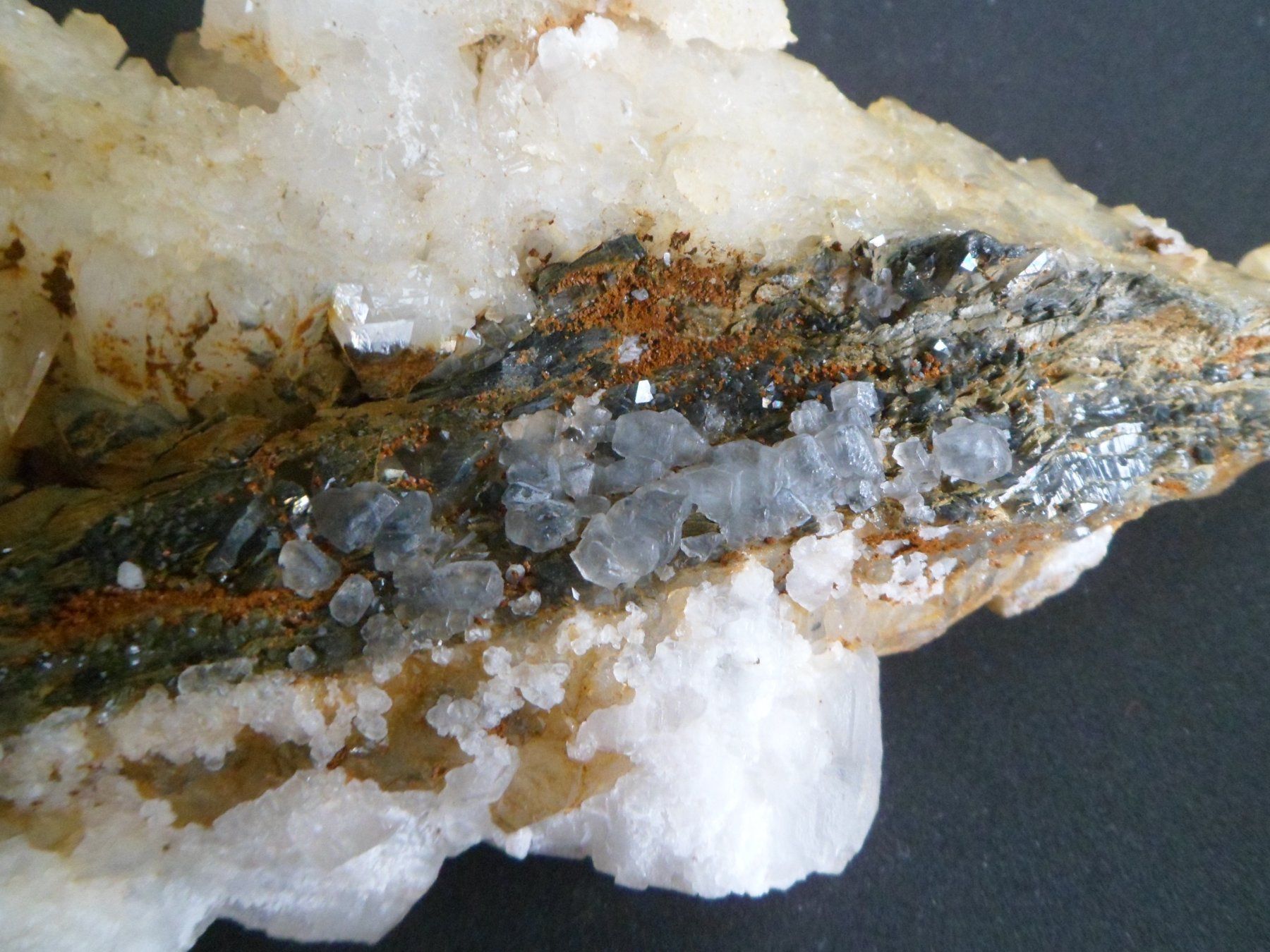 Minerali & Pietre curative: Bergkristallstufe Schweiz – Usato da Affoltern am Albis venduto da Fossil60 4