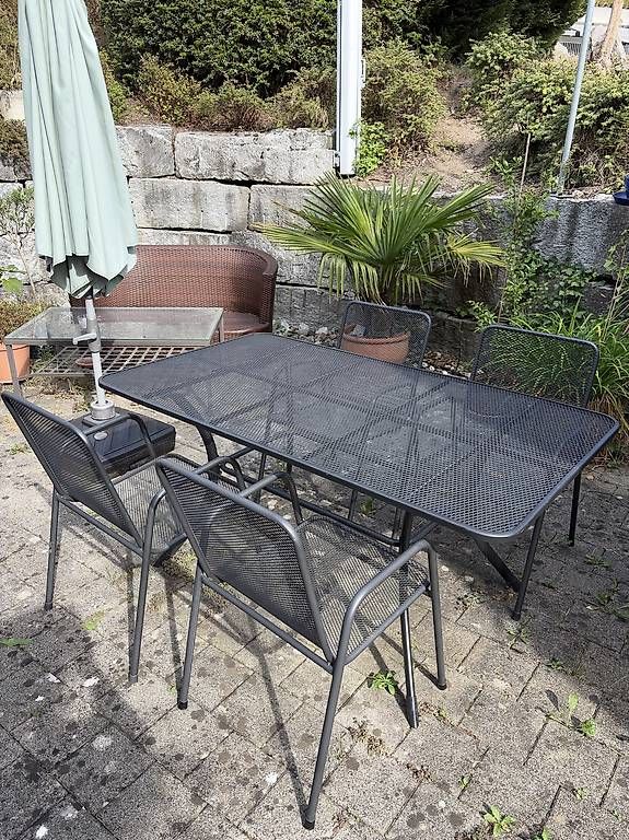 Set di tavolo e panche: Sitzplatztisch mit 4 Stühlen – Usato da Oberwil-Lieli venduto da Hitch1980 1