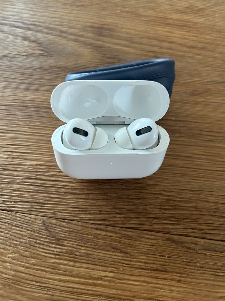 Apple Kopfhörer: Apple AirPods Pro 1st Gen. – Gebraucht aus Uster von  2