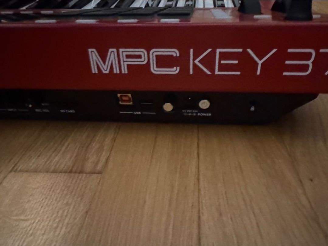 Akai Strumenti musicali: Akai MPC Key 37  – Usato da Tann venduto da TobyPeterson 1
