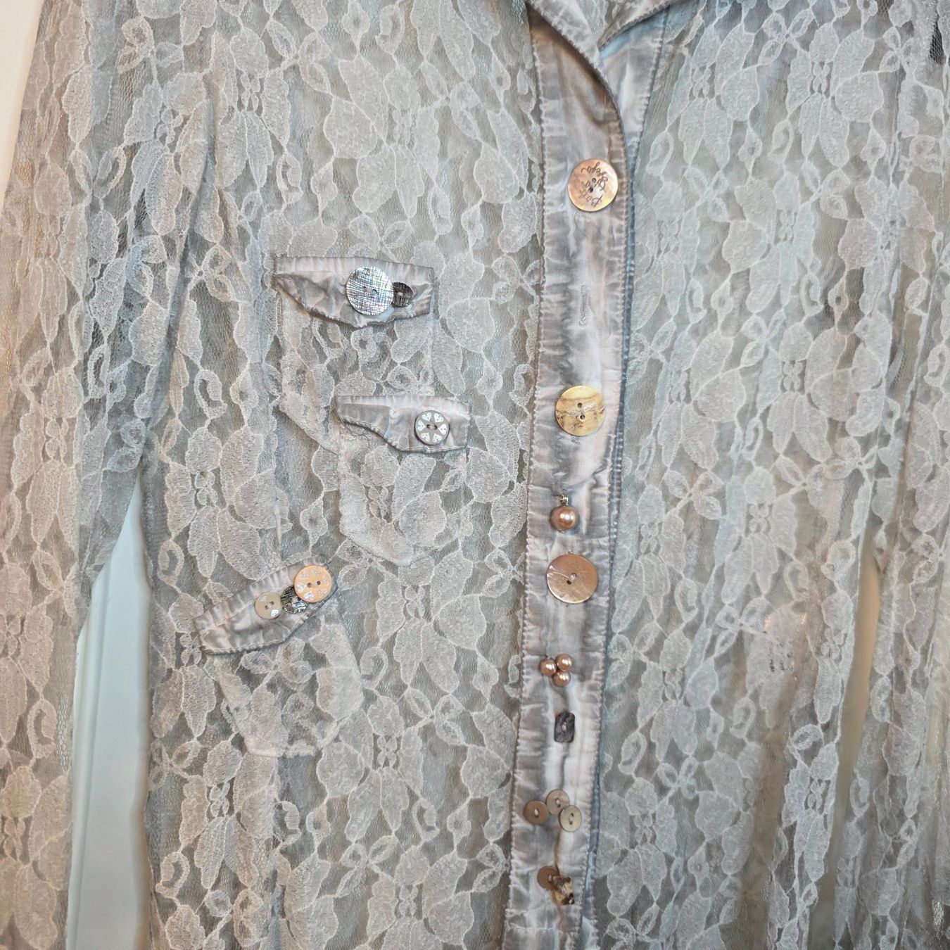 Blusen: Graue Spitzenbluse Bottega M – elegant – Gebraucht aus Wald ZH von CapLux 6