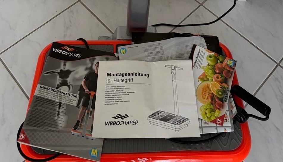 Vibroshaper Hometrainer: VibroShaper Vibrationsplatte mit Haltegriff & Trainingsbände – Gebraucht aus Aarau von don_9hqj 1