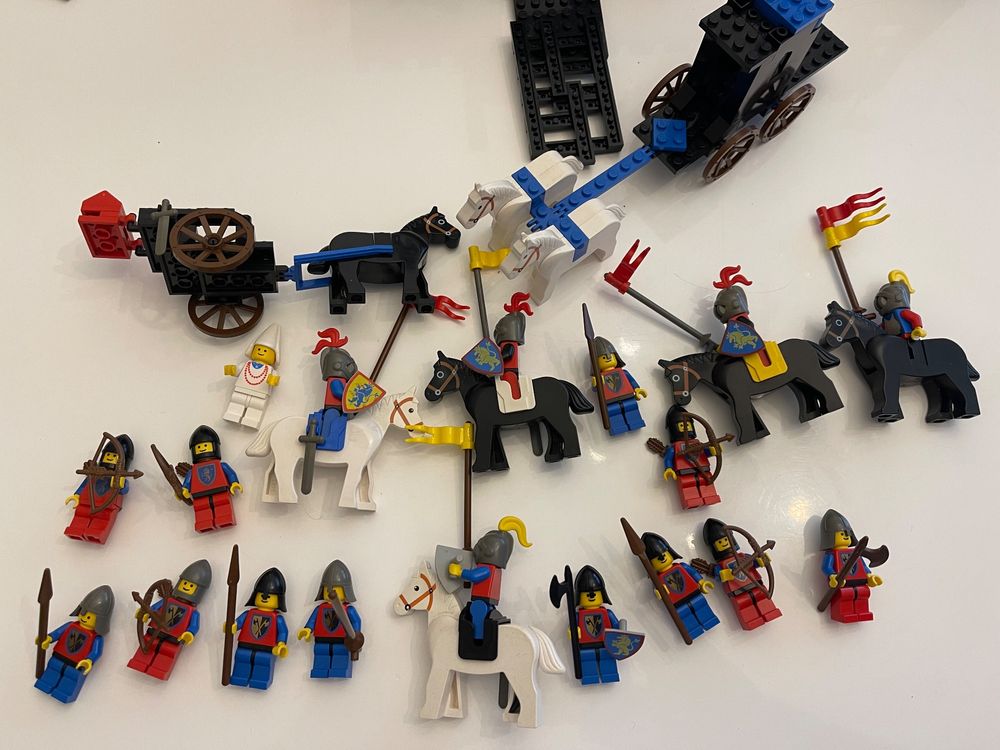 LEGO Ritter - Burg, 18 Figuren, Katapult, Kutsche usw. (Gebraucht) in ...