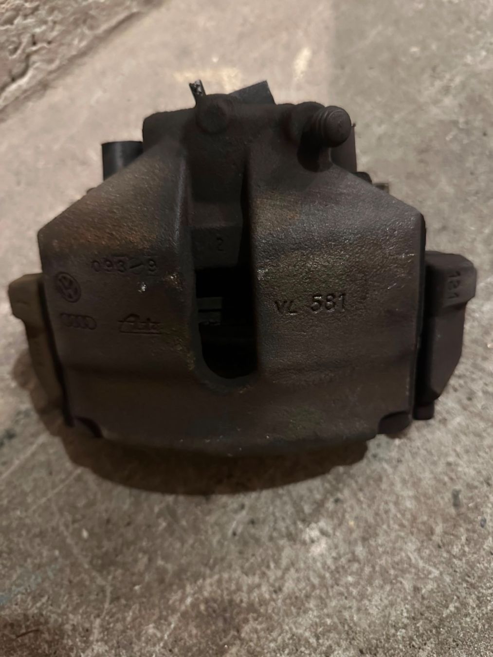 Volkswagen Toutes les pièces auto: Original ATE-Bremssättel vorne (Paar) – D'occasion à Sugiez par and_b6dn 2