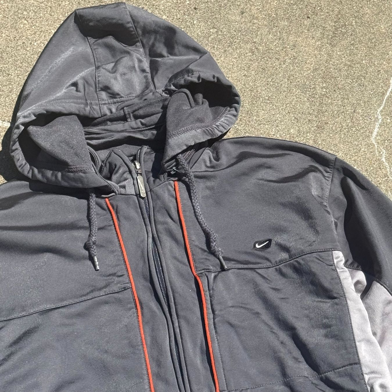 Nike Giacche: Nike 00s streetwear track jacket grey tech grau jacke pull – Usato da St. Gallen venduto da sourced_limited 1