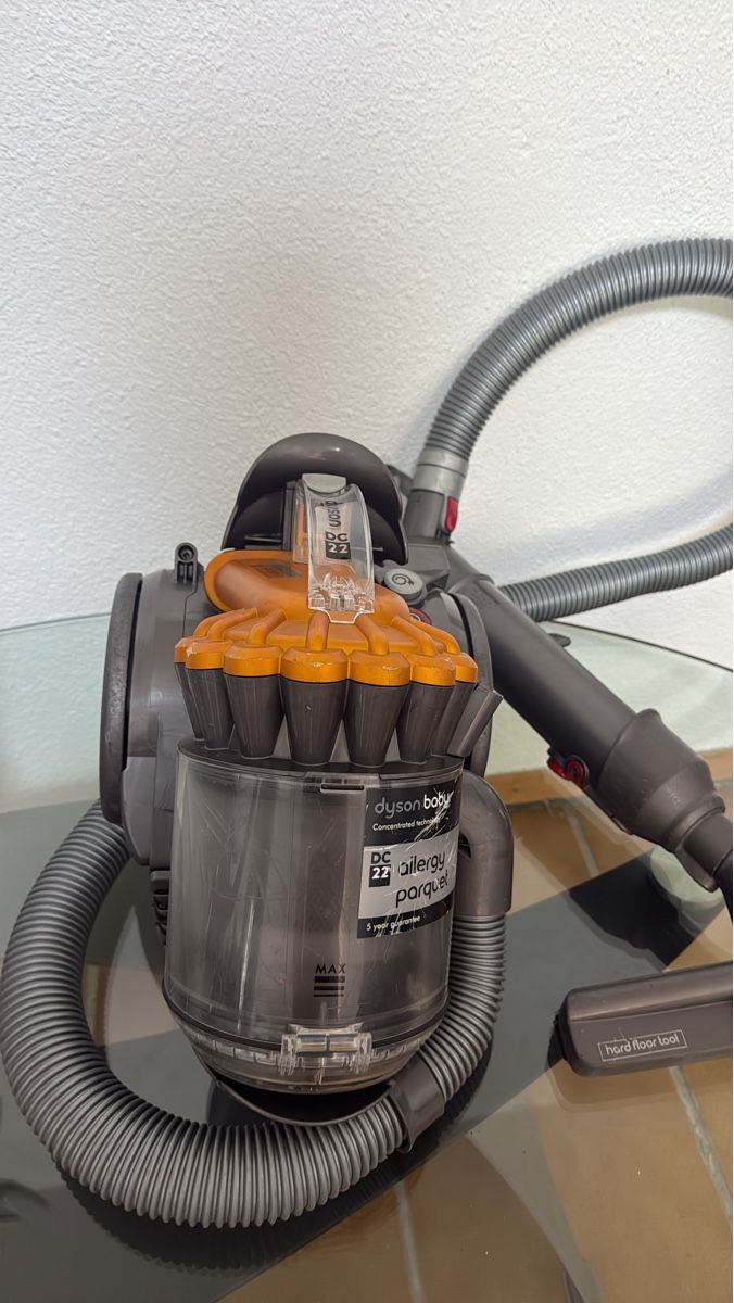 Dyson Staubsauger & Zubehör: Aspirateur Dyson DC22  – Gebraucht aus Soyhières von Jura22