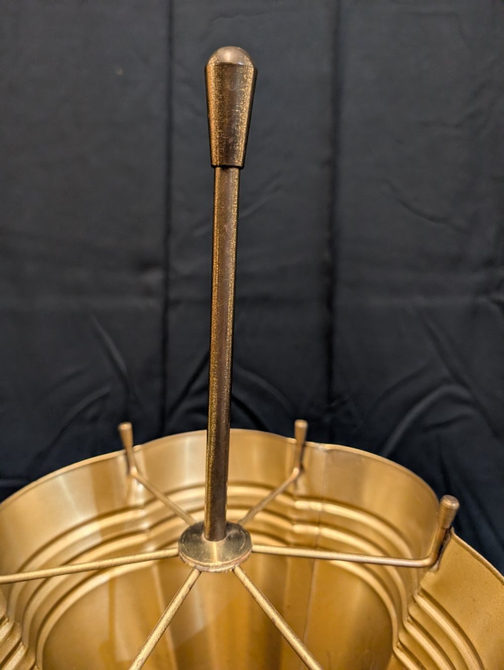 Altri mobili per ufficio: Vintage Schirmständer Regenschirm-Form Messing-Optik – Usato da Wiezikon b.Sirnach venduto da Romsche 3