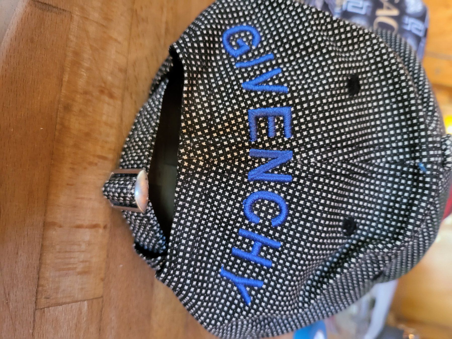 Givenchy Copricapi, berretti & cappellini: Casquette Givenchy Paris Neuf – Nuovo (secondo la descrizione) da Troistorrents venduto da ami_mzq5 2