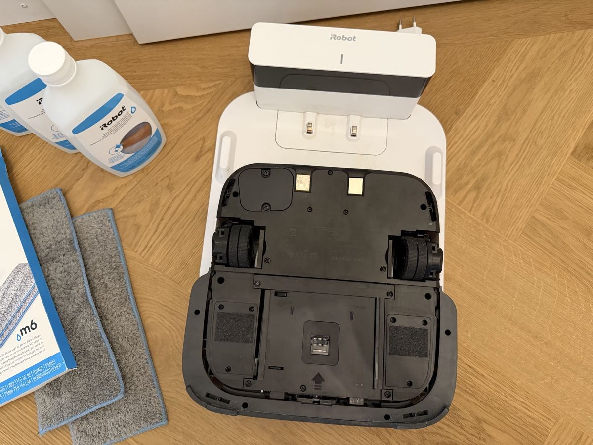 Irobot Aspirapolveri & Accessori: iRobot Braava jet M6 – Usato da Zürich venduto da jankais3r 2