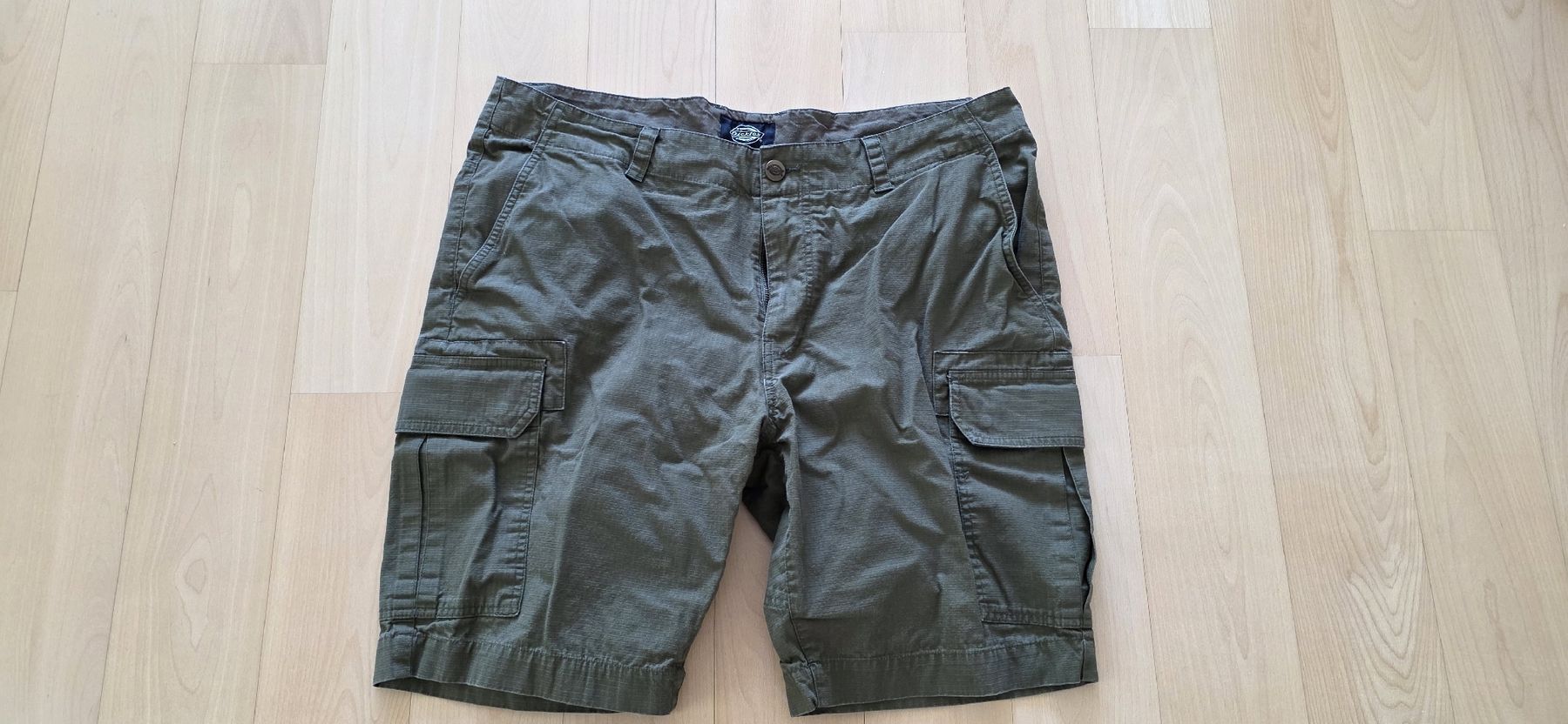 Dickies Hosen: Dickies Cargo Shorts Oliv Gr. W40 / Original – Gebraucht aus Biel/Bienne von Popoff1