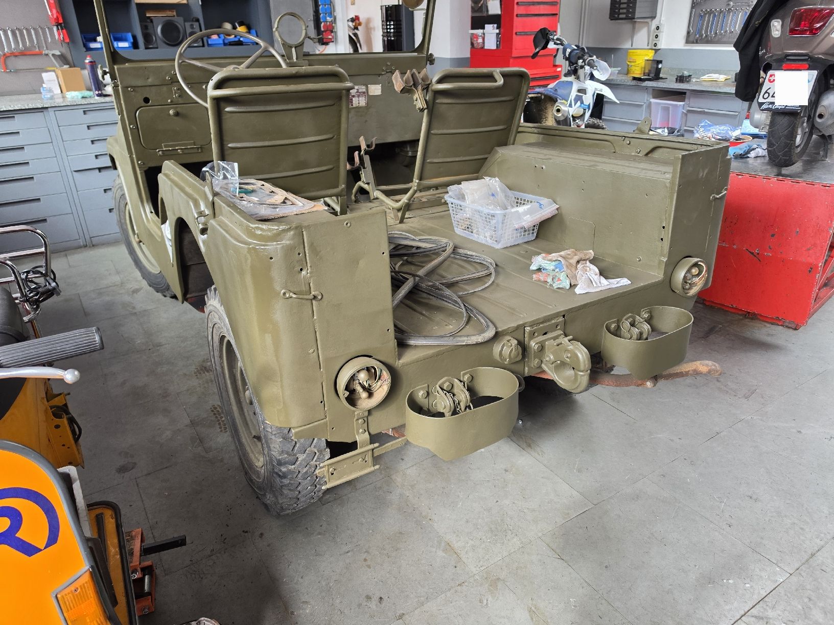 Jeep Autos: Willys Jeep M38A1 – Gebraucht aus Glattfelden von Gasoline_Family 3