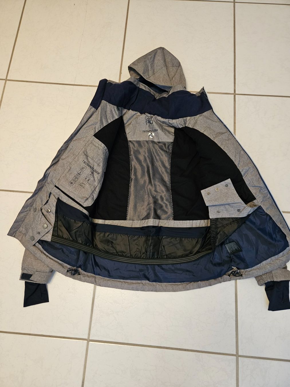 Giacche & Cappotti: Winterjacke gr. 36 (12 - 15j.) – Nuovo (secondo la descrizione) da Wohlen AG venduto da france19m 2