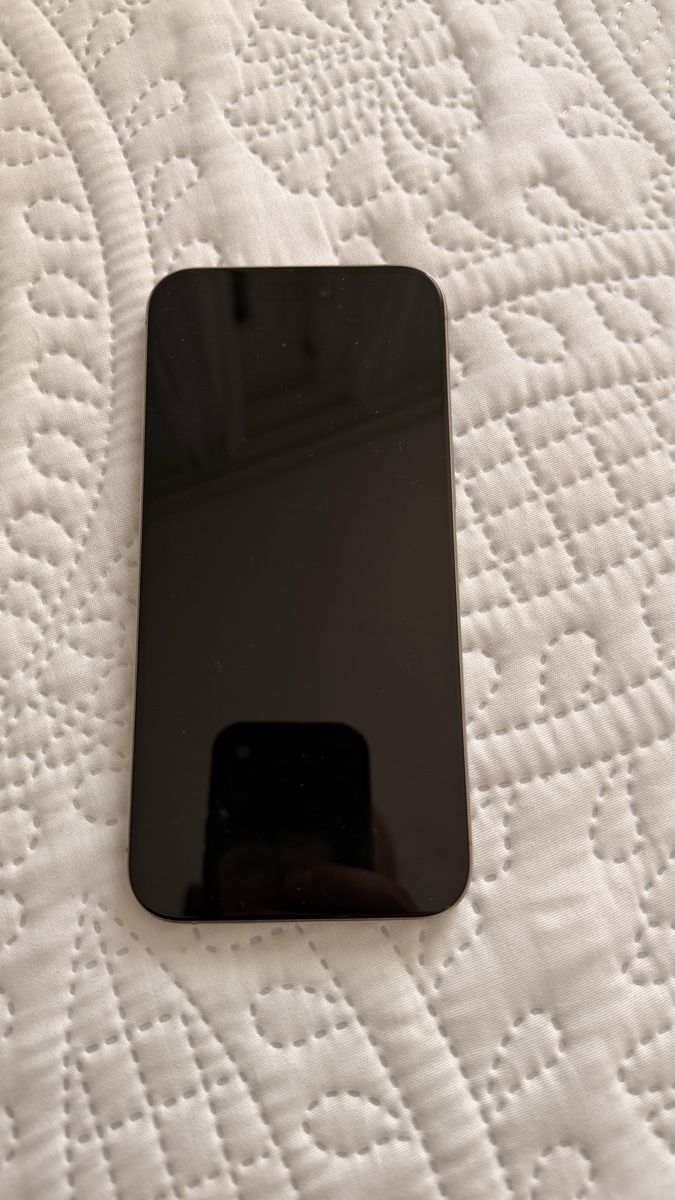 Apple Portables: Apple iPhone 15Pro max – Défectueux à Giubiasco par gazyy