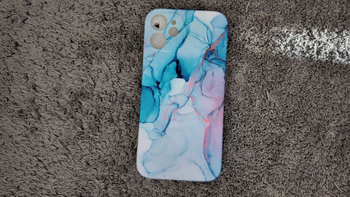 Covers & Schutzfolien: Coque d’iPhone 12 mini marbrée bleue, blanche et rose – Neu und originalverpackt aus Denges von val_j8w7