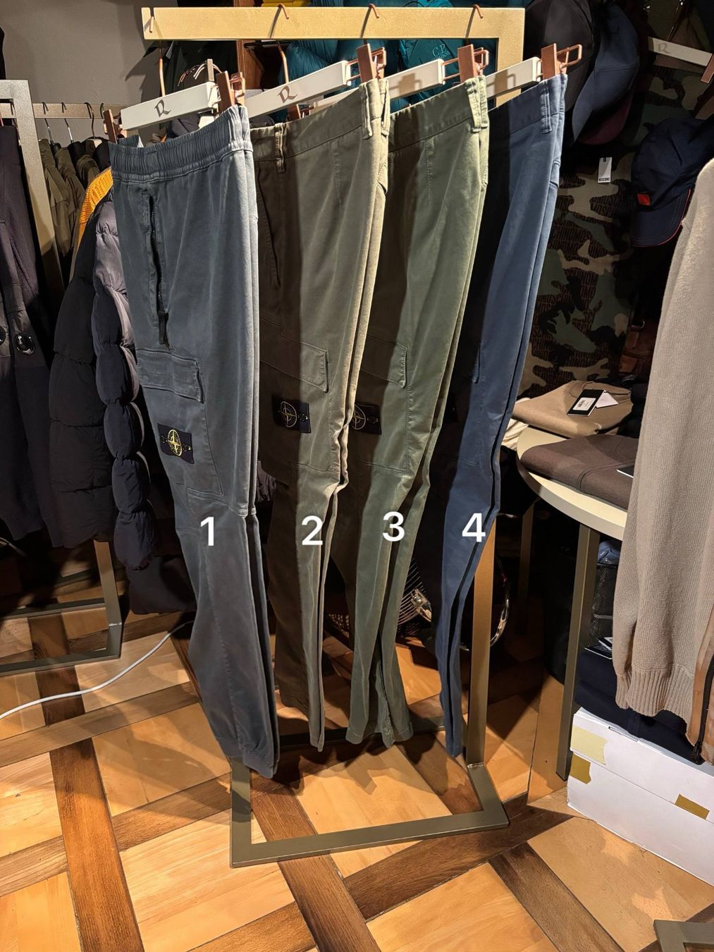 Stone Island Pantaloni: Pantalons neufs Stone Island – Nuovo e nell'imballaggio originale da Bulle venduto da sta_xr8k