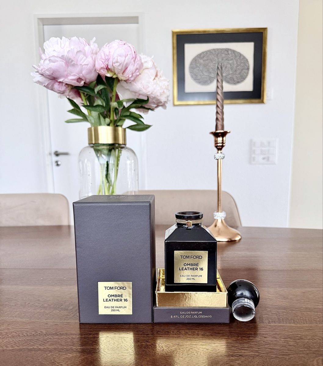 Flaconi: Ombré Leather 16 by Tom Ford 250ml - Empty Flacon – Usato da Solothurn venduto da kor_7mpb 1