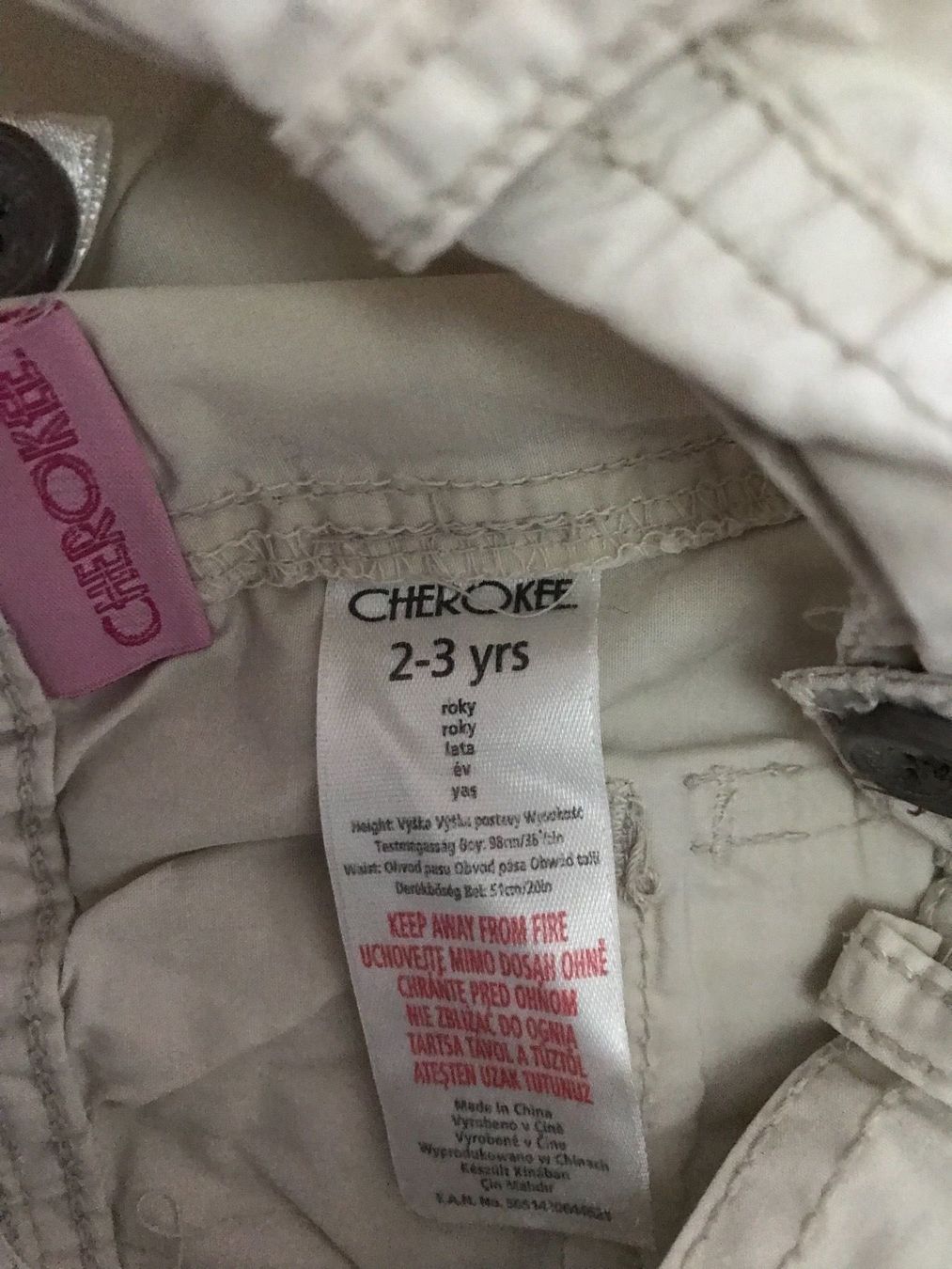 Pantaloni: Mädchen Shorts beige Gr.104-116 – Usato da Wädenswil venduto da JJ15 3